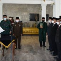 Bupati Kuningan saat melantik pimpinan Baznas Kuningan.